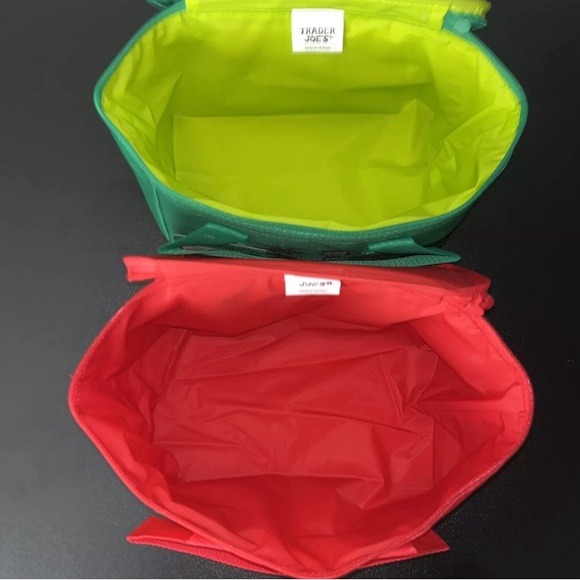 New! Trader Joe’s Mini Insulated Cooler Bags Set Of 2 Red & Green Limited - Picture 5 of 5